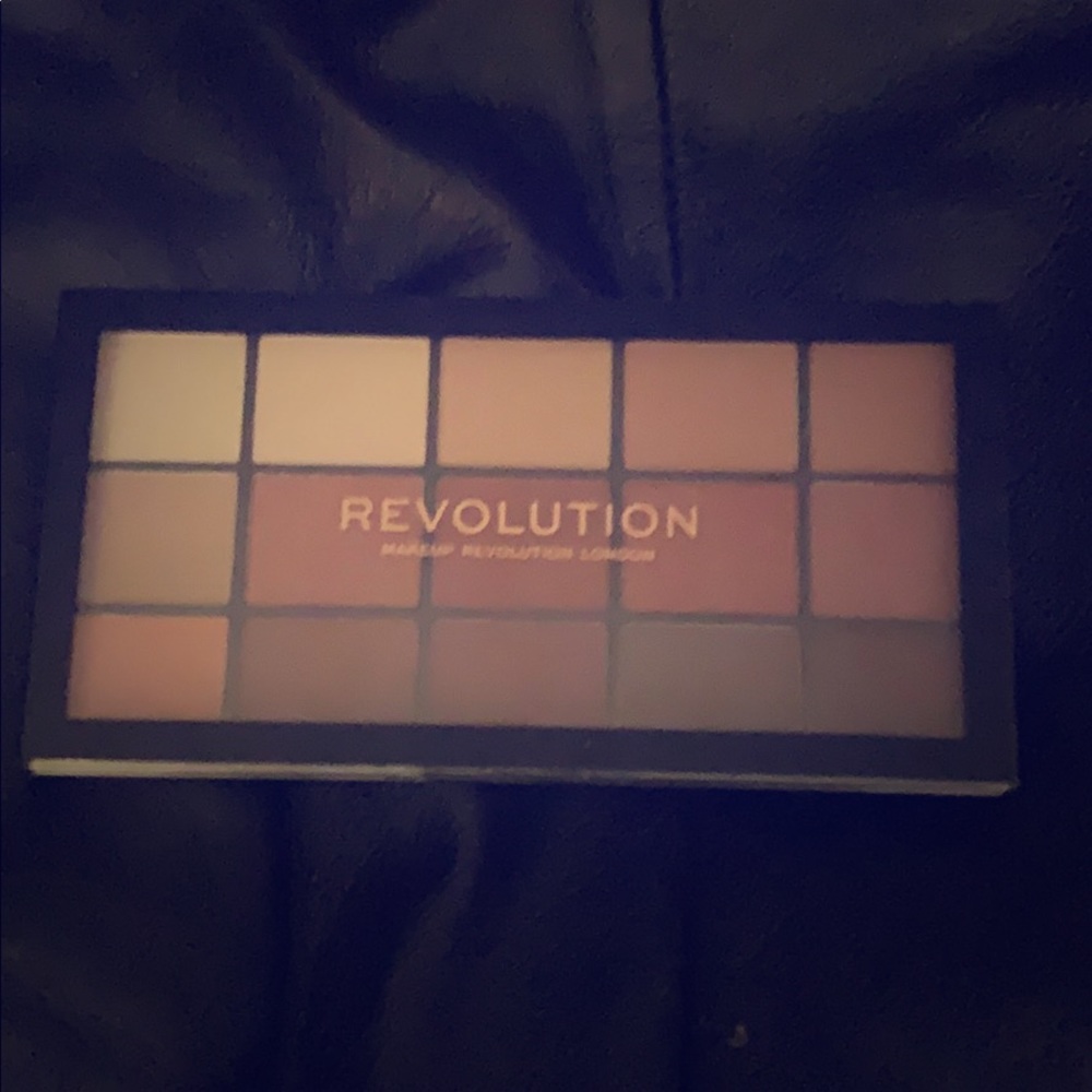 Makeup revolution reloaded iconic fever palette